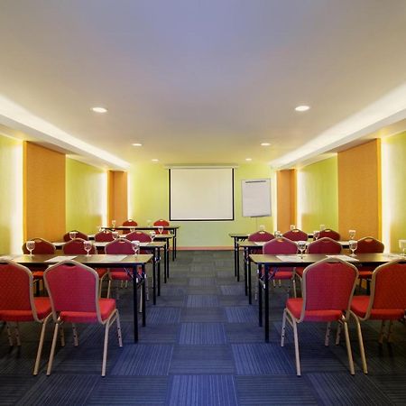 Ibis Budget Semarang Tendean Экстерьер фото