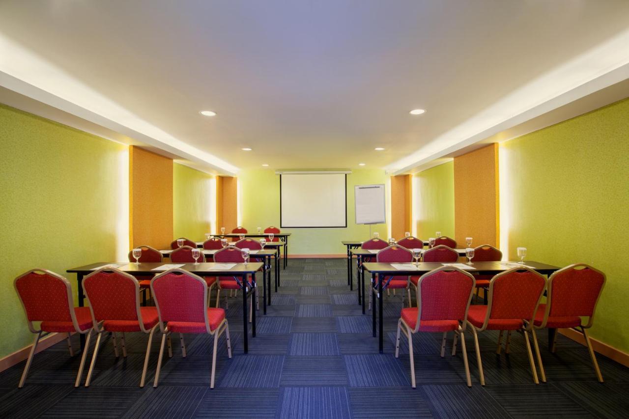 Ibis Budget Semarang Tendean Экстерьер фото