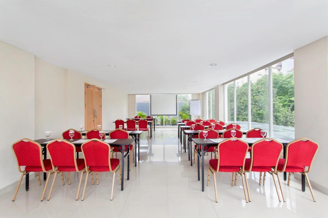 Ibis Budget Semarang Tendean Экстерьер фото