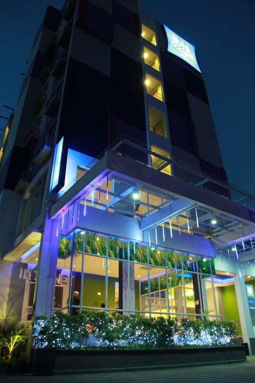 Ibis Budget Semarang Tendean Экстерьер фото