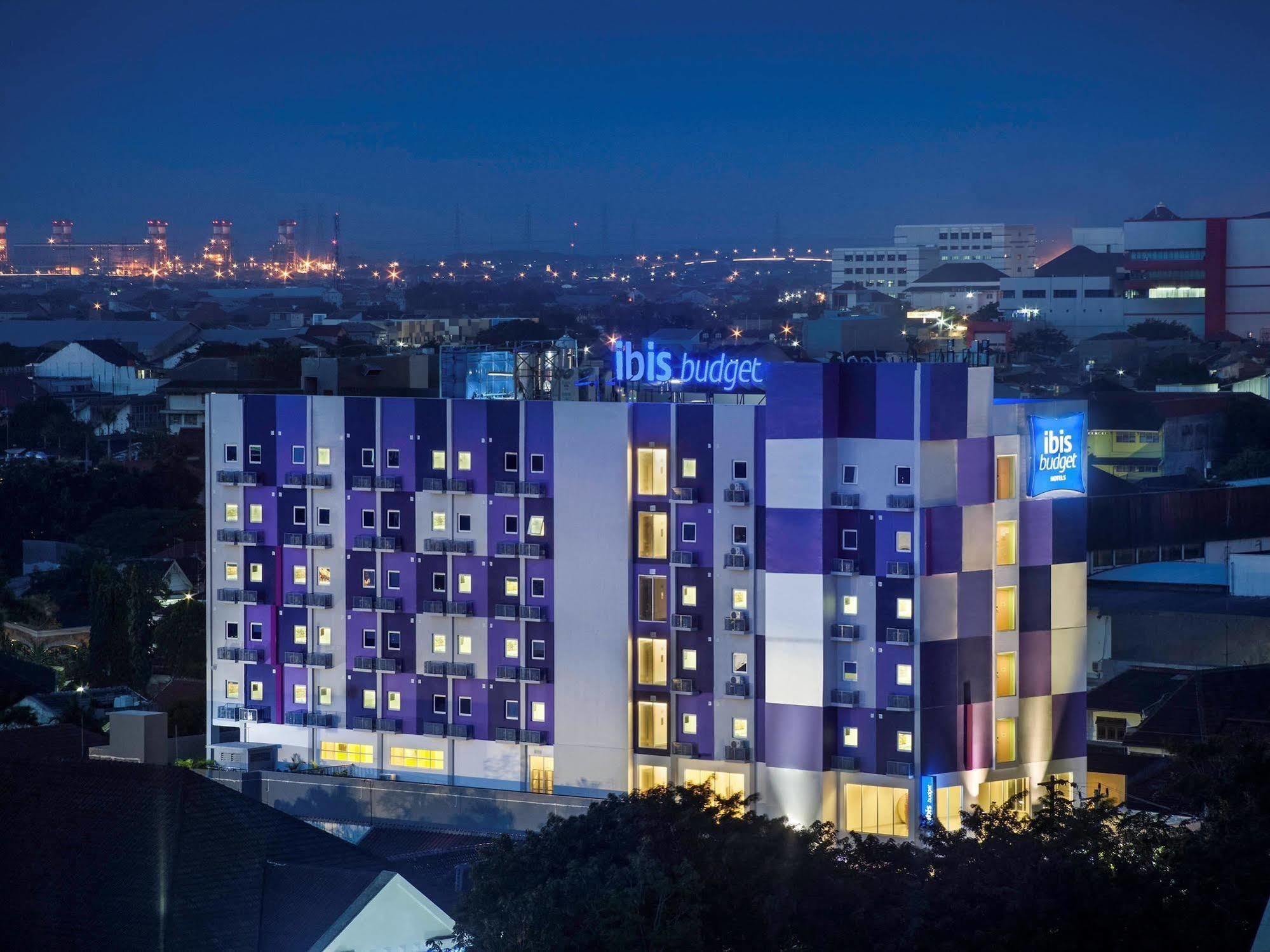 Ibis Budget Semarang Tendean Экстерьер фото