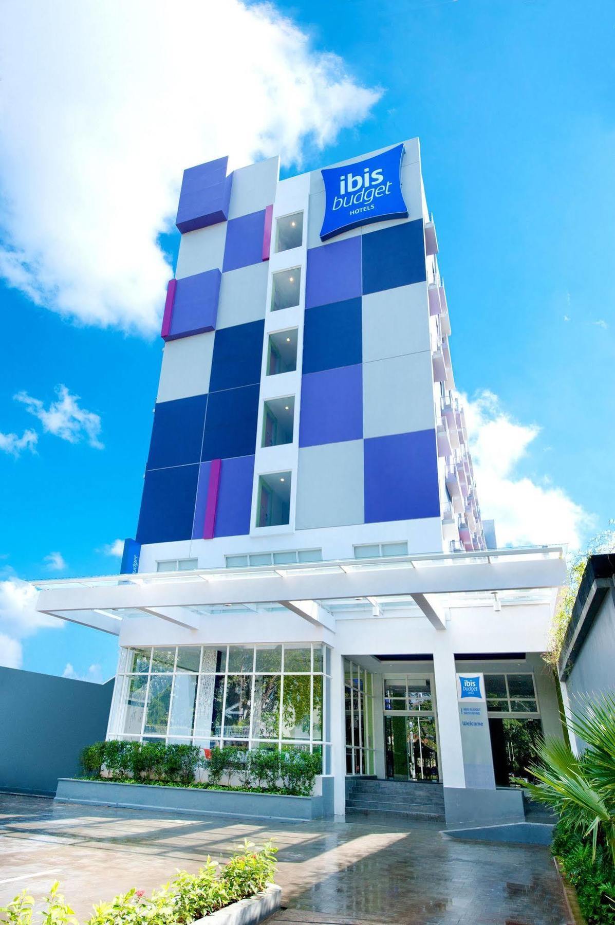 Ibis Budget Semarang Tendean Экстерьер фото