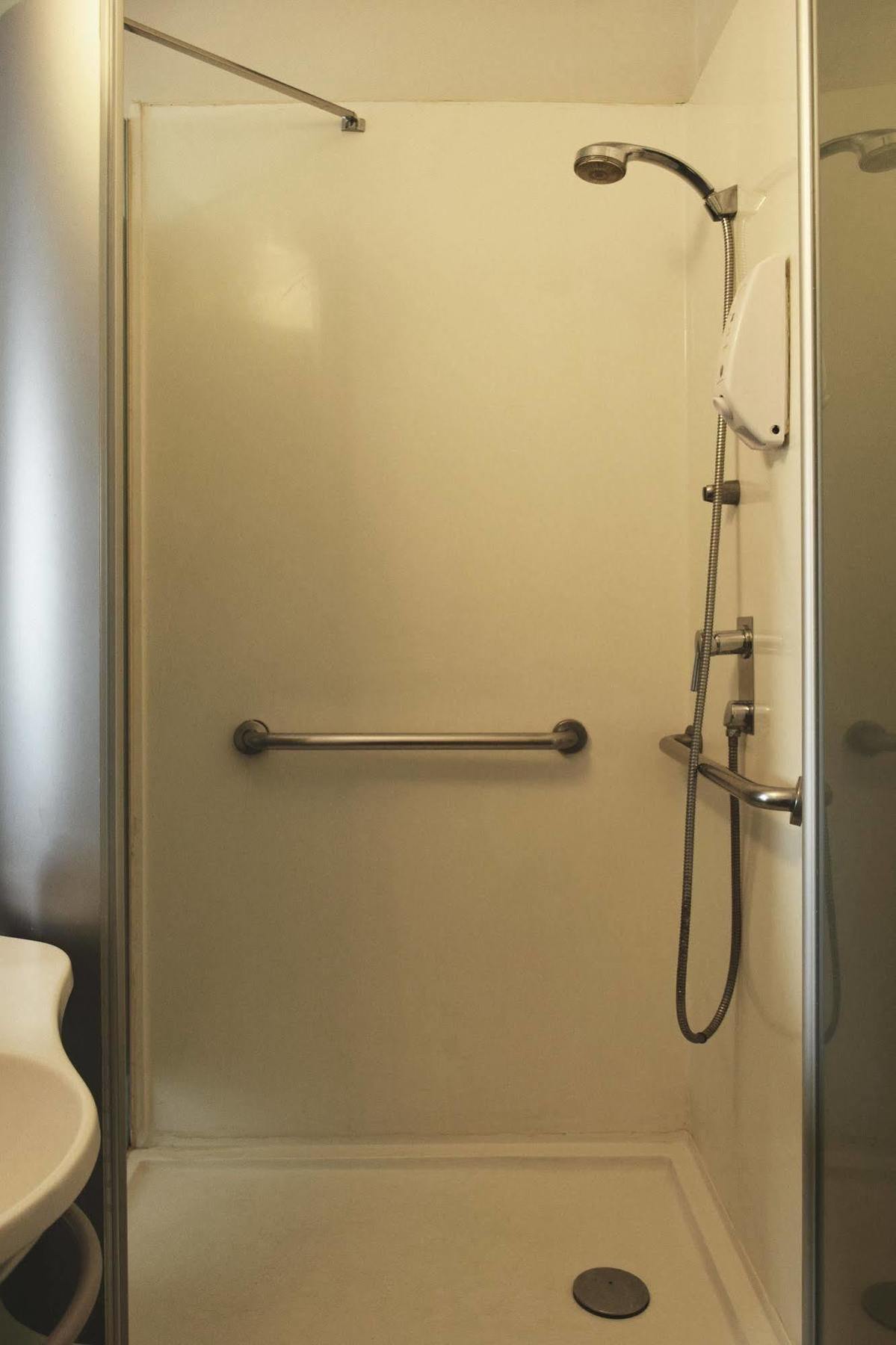 Ibis Budget Semarang Tendean Экстерьер фото