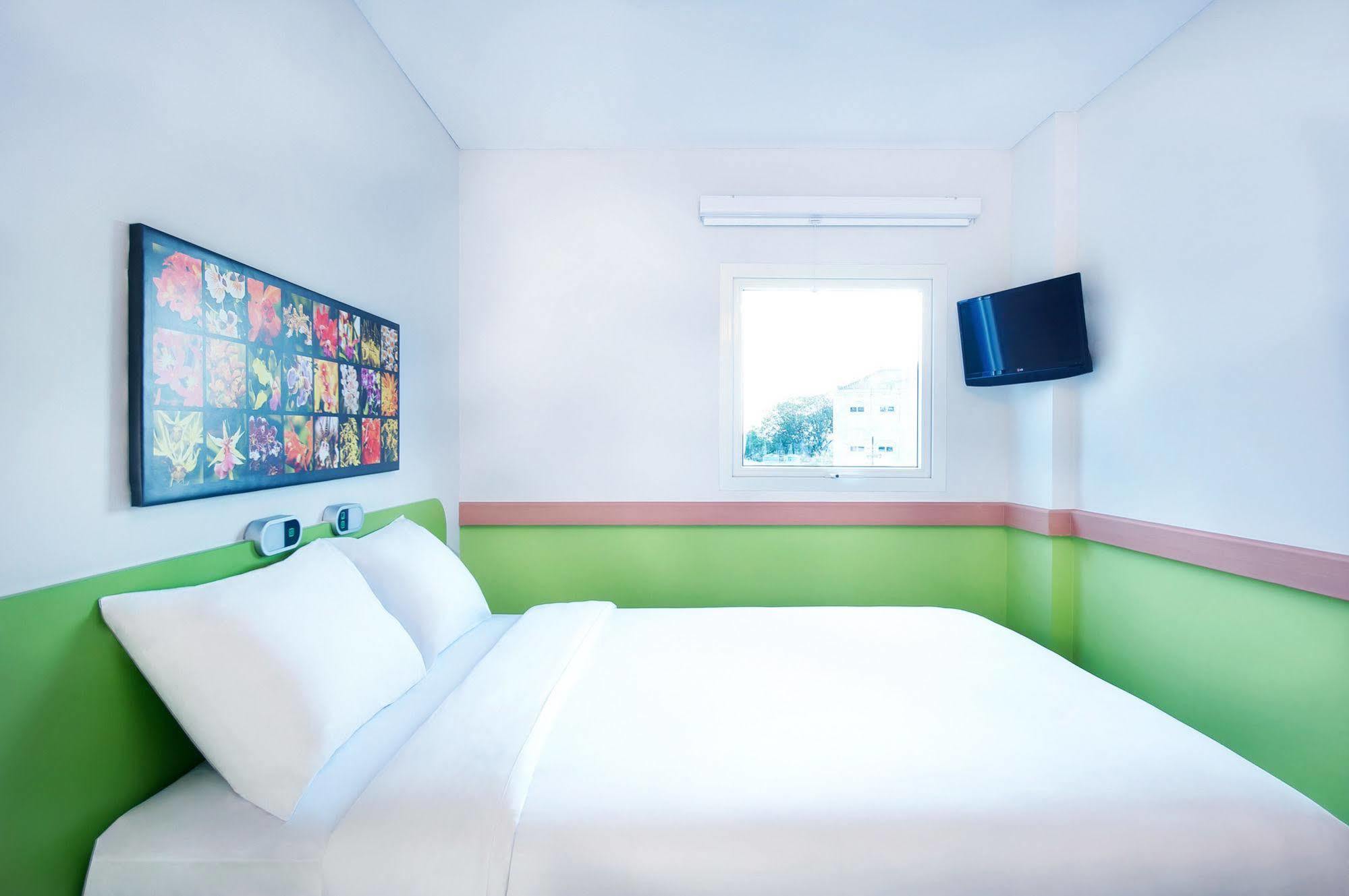 Ibis Budget Semarang Tendean Экстерьер фото