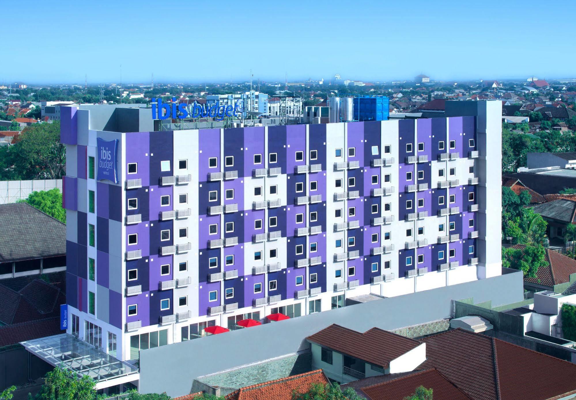Ibis Budget Semarang Tendean Экстерьер фото