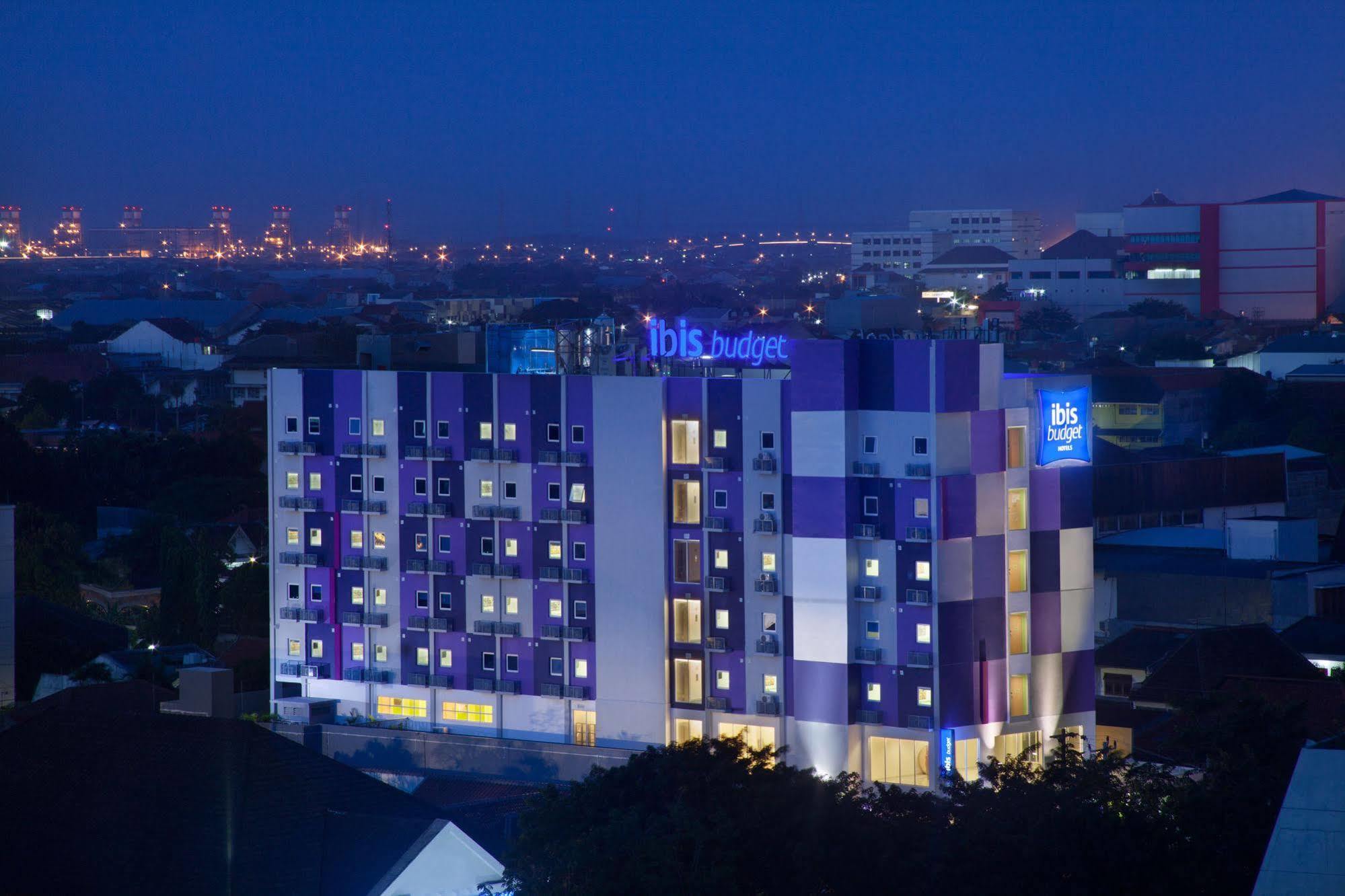 Ibis Budget Semarang Tendean Экстерьер фото